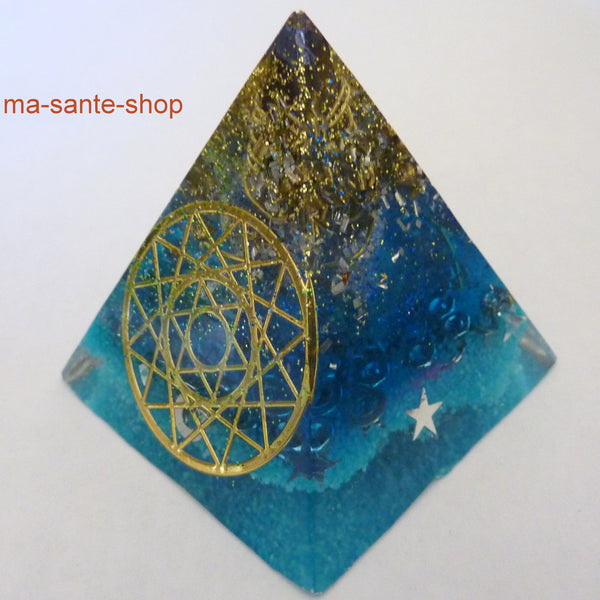 14- Orgonite - Pyramide BLEUE Turquoise 5.5 cm par 5.5 cm
